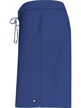 Bañador azul de corte recto, con cintura elástica ajustable con cordón.