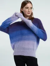 Sweater tejido de cashmere con escote en V y mangas largas. Diseño con degradado de color en tonos azul, violeta y lila.