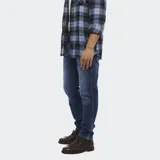 Pantalón de jean Wrangler modelo River, corte recto, color azul.