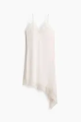 Vestido midi de punto interlock con breteles finos, escote en V y bajo asimétrico, decorado con ribetes de encaje en el escote y el ruedo.