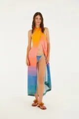 Vestido con estampado náutico degradado, sin tirantes y anudado al cuello.