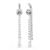 Aros largos plateados con circonitas Swarovski blancas engarzadas en degradé. Cierre de gancho.
