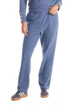 Pantalón tipo jogger de tejido soft color azul, con cintura elástica y bolsillos laterales funcionales. Presenta un diseño de pierna fluida con ajuste leve en los tobillos.