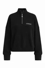 Sweater negro de punto con cuello alto y cierre frontal parcial de cremallera, de manga larga y diseño holgado con hombros caída.
