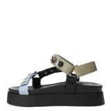 Sandalias de plataforma color verde oliva con tiras de cuero sintético en colores negro, celeste y beige, adornadas con apliques metálicos circulares.