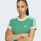 Vestido midi Adidas de corte ajustado, color verde, con mangas corta, cuello redondo blanco y las clásicas tres tiras blancas en los hombros.