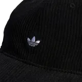 Gorra Adidas Originals modelo Corduroy, color negro con textura de pana, visera curvada y logo del trifolio bordado en el frente.