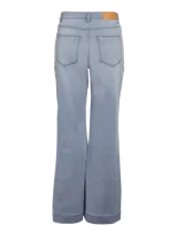 Jean de mujer, modelo flare (pierna acampanada) de tiro alto, confeccionado en denim de sarga color celeste claro con efecto lavado.