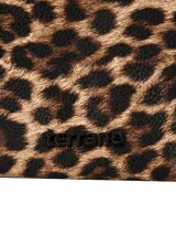Bolso tipo shopper de la marca Terrano, confeccionado en símil cuero con diseño combinado. Presenta laterales y asas de hombro en color marrón, y panel central con estampado de vaca en blanco y negro. Cuenta con cierre superior y detalles de herrajes metálicos.