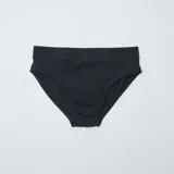 Pack de siete slips negros de punto con cintura elástica.