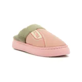 Pantuflas destalonadas de cuero sintético color rosado con interior y ribete de corderito sintético gris. Cuenta con una tira lateral con la inscripción "SUPER" bordada y suela plataforma al tono.