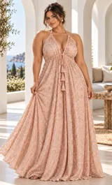 Vestido largo rosado con escote en V halter, tirantes finos y falda fluida amplia. Presenta bordados artesanales a mano con detalles brillantes en toda la prenda y cordón frontal ajustable con borlas.