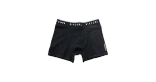 Boxer de hombre color negro, con cintura elástica con el logo de la marca impreso en contraste y detalle de la tecnología VaporCool en la pierna.