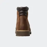Bota de cuero Timberland de caña media, con diseño impermeable, cuello acolchado en tono oscuro, cierre de cordones y suela de goma dentada.
