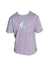 Remera color beige de algodón premium, manga corta y cuello redondo. Presenta un estampado circular en el centro del pecho con un diseño abstracto en tonos grises.