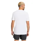 Remera deportiva Adidas Adi365 Running Essentials para hombre, de color blanco y manga corta, con gran logo gráfico estampado en el pecho en tono plateado con patrón de puntos.