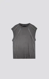 Sudadera sin mangas (tipo musculosa) color gris oscuro con efecto gastado, confeccionada en algodón premium. Presenta recortes diagonales en el delantero y hombros, y un calce oversize.