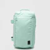 Mochila deportiva Bubba color menta, diseñada para hockey. Cuenta con compartimento principal con cierre, bolsillo frontal con cierre, correas laterales para sujetar el palo de hockey, compartimento independiente para calzado, espacio para laptop y bolsillo lateral para botella. Incluye logo de la marca en parche frontal.