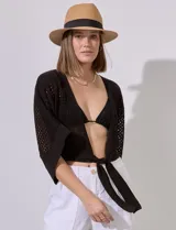 Bolero calado negro de poliéster con mangas 3/4 y frente abierto con lazo.