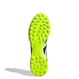 Championes de fútbol Adidas Predator League TF, color blanco con estampado de piel de serpiente, detalles en negro y amarillo flúor. Presentan las tres tiras características de la marca en los laterales y suela con tapones para césped artificial.