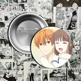 Pin metálico con imagen de personajes del anime Fruits Basket.