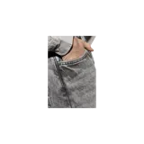 Pantalón de jean Allsaints de corte relajado, color gris con efecto acid wash, tiro medio y diseño de pernera recta.