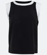 Blusa negra de viscosa con escote redondo y sisa contrastante en color blanco. Sin estampado.