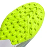 Championes de fútbol Adidas F50 League TF para césped sintético. Presentan una capellada Fiberskin con diseño Sprintgrid, lengüeta elástica para un ajuste seguro y entresuela de EVA para mayor amortiguación. Su diseño destaca por una combinación de colores vibrantes en violeta y verde neón.