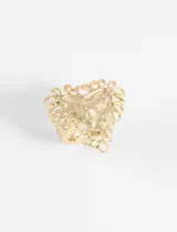 Anillo dorado ajustable con diseño de corazón estilo antique.