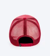 Gorra estilo trucker roja con paneles frontales de tela y paneles traseros de malla. Presenta un parche bordado de una cobra en posición de ataque con la palabra "KING" en la parte superior.