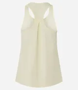 Musculosa deportiva de corte nadador, color amarillo claro, confeccionada en microfibra con textura perforada. Presenta escote en U y diseño holgado con pliegue en la espalda.