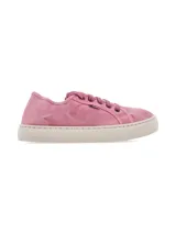Championes de lona de algodón orgánico color rosado, con suela de goma en tono marfil y cordones al tono.
