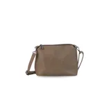 Cartera de hombro tipo hobo en símil cuero color negro, de diseño amplio y correa integrada.