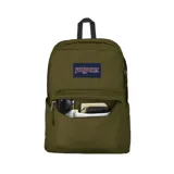Mochila Jansport modelo Superbreak Plus en color verde militar, con compartimento principal espacioso, bolsillo frontal con cierre y logo de la marca bordado en el frente.