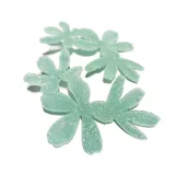 Par de aros colgantes con forma de flor de jazmín color verde agua con glitter.
