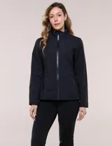 Campera rompevientos deportiva Michael Kors, de color negro, silueta semi entallada y corte a la cadera. Confeccionada en tela técnica liviana, impermeable y elastizada, cuenta con cuello alto, cierre frontal completo termosellado y bolsillos laterales verticales con cierre.