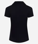 Blusa peplum negra de tejido rib, con cuello polo, escote en V y manga corta.