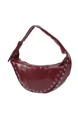 Cartera tipo hobo color bordó de cuero sintético, con cierre superior y asa regulable. Decorada con ojales metálicos plateados.