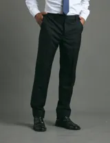Traje de corte slim fit compuesto por saco de dos botones y pantalón de vestir a juego. Presenta una silueta entallada y moderna.