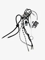 Charm para bolso con cordones negros, blancos y transparentes, dije de Mickey Mouse, mini cámara de fotos y logo de la marca.