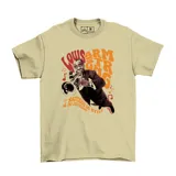Remera color beige con estampa frontal de Louis Armstrong tocando la trompeta, acompañada de tipografía retro y notas musicales en tonos naranja y rojo.