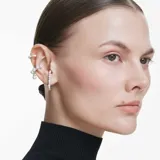 Set de tres caravanas Swarovski color plateado, con incrustaciones de circonitas y perlas. Incluye dos caravanas tipo ear cuff y una caravana tradicional. Baño de rodio.