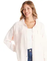 Sobrecamisa tejida de punto, marca Elie Tahari, en color rosa claro. Presenta cuello con solapa, cierre frontal con botones y dos bolsillos aplicados en el pecho.