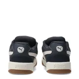 Championes urbanos Puma modelo Park Lifestyle Sk8, color gris oscuro con detalles en beige. Presentan un diseño inspirado en el skate con capellada de cuero sintético y malla, cierre de cordones y suela de goma con base en tono caramelo.