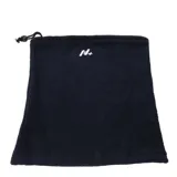 Cuello térmico de polar color negro, con cordón elástico ajustable en la parte superior y logo de la marca bordado en blanco.