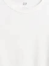 Remera de manga larga con cuello redondo, confeccionada en tejido de algodón liso.