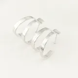 Par de caravanas tipo aro de plata 950 texturizada.