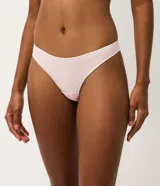 Kit de dos bombachas tipo bikini con diseño de hilo dental, confeccionadas en algodón acanalado con bordes en contraste de color rosado.