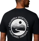 Remera de manga corta Columbia color negro, de corte clásico con cuello redondo, confeccionada en algodón orgánico. Presenta el logo de la marca estampado en pequeño sobre el pecho.