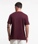 Remera basica masculina Marfinno de corte comfort, confeccionada en algodon peruano de color azul marino, con cuello redondo y mangas cortas de diseño liso.